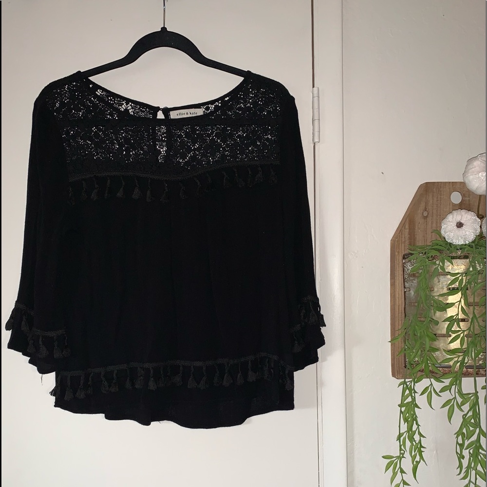 Black quarter length sleeve top